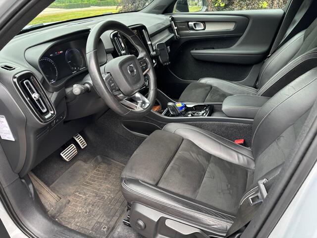 Volvo XC40 1.5 T4 Recharge R-Design | Plug-in Hybrid (PHEV) | Trekhaak | Panoramadak | 360 Graden Camera | Parkeersensoren | Harman Kardon Audio | Keyless Entry | Elektrische Achterklep | Navigatie | Lichtmetalen Velgen 19 inch