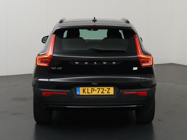 Volvo XC40 Recharge Core | Navigatie | Stoelverwarming | Stuurwielverwarming | Achteruitrijcamera | Apple Carplay/Android Auto |