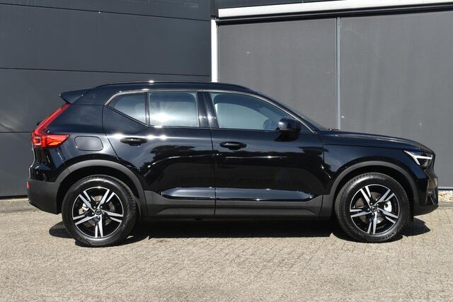 Volvo XC40 B4 Plus Dark | Trekhaak | Verwarmbare voorstoelen en stuurwiel | Premium audio by Harman Kardon | Apple carplay/Android auto | Verwarmbare voorruit