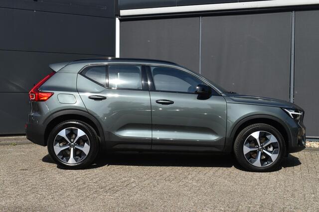Volvo XC40 B4 Automaat Plus Dark | Premium Audio by Harman Kardon | Semi Electrische Trekhaak | Adaptieve Cruise Control | BLIS | Elektrisch verstelbare Voorstoelen | Stoel-/Stuurwiel verwarming | 19 Inch Lichtmetalen Velgen |