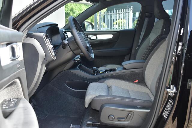 Volvo XC40 B4 Automaat Plus Dark | Premium Audio by Harman Kardon | Semi Electrische Trekhaak | Adaptieve Cruise Control | BLIS | Elektrisch verstelbare Voorstoelen | Stoel-/Stuurwiel verwarming | 19 Inch Lichtmetalen Velgen |