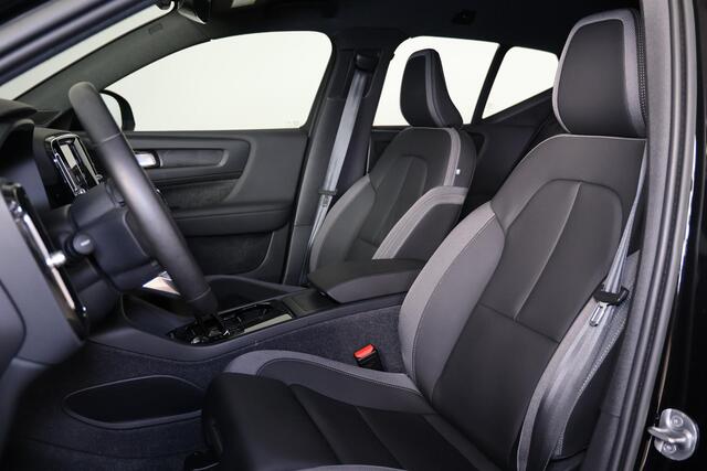 Volvo XC40 Recharge Plus 70 kWh - IntelliSafe Assist & Surround - Parkeercamera achter - Verwarmde voorstoelen & stuur - Parkeersensoren voor & achter - Draadloze tel. lader - Warmtepomp - 20' LMV