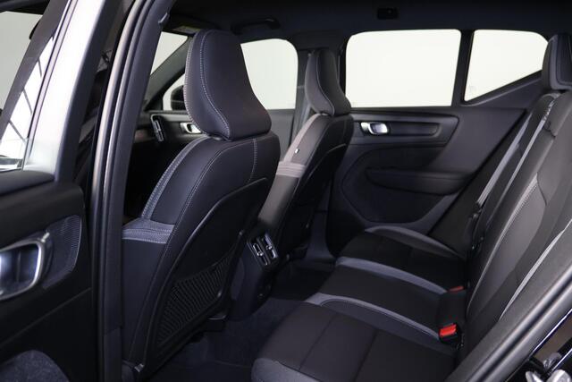 Volvo XC40 Recharge Plus 70 kWh - IntelliSafe Assist & Surround - Parkeercamera achter - Verwarmde voorstoelen & stuur - Parkeersensoren voor & achter - Draadloze tel. lader - Warmtepomp - 20' LMV