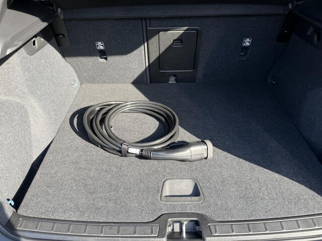 Volvo XC40 Recharge Core 70 kWh SOH: 96% VAN: 32.900,- VOOR: 30.877,- UW WKVOORDEEL: 2.023,- | DEALER ONDERHOUDEN | RIJKLAARPRIJS incl. 12mnd BOVAG
