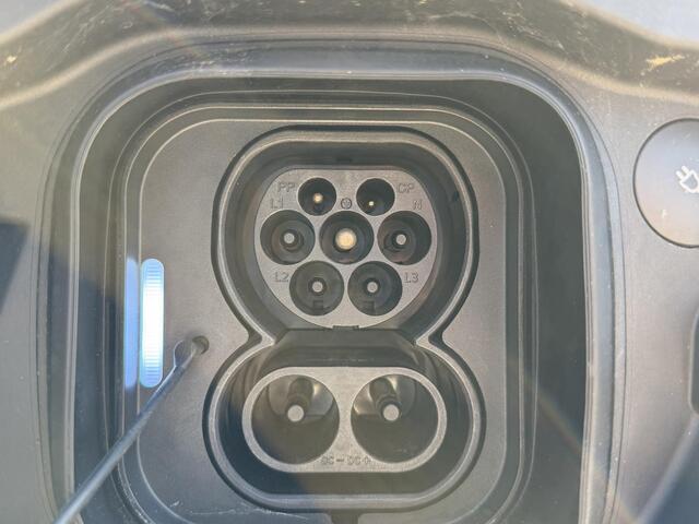 Volvo XC40 Recharge Core 70 kWh SOH: 96% VAN: 32.900,- VOOR: 30.877,- UW WKVOORDEEL: 2.023,- | DEALER ONDERHOUDEN | RIJKLAARPRIJS incl. 12mnd BOVAG