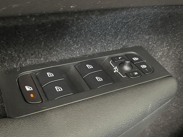 Volvo XC40 1.5 T5 Recharge Inscription Navigatie Apple Carplay Android Auto Camera Parkeersensoren Cruise Control Leder Full LED Stoel- en stuurverwarming Climate Control Lichtmetalen velgen
