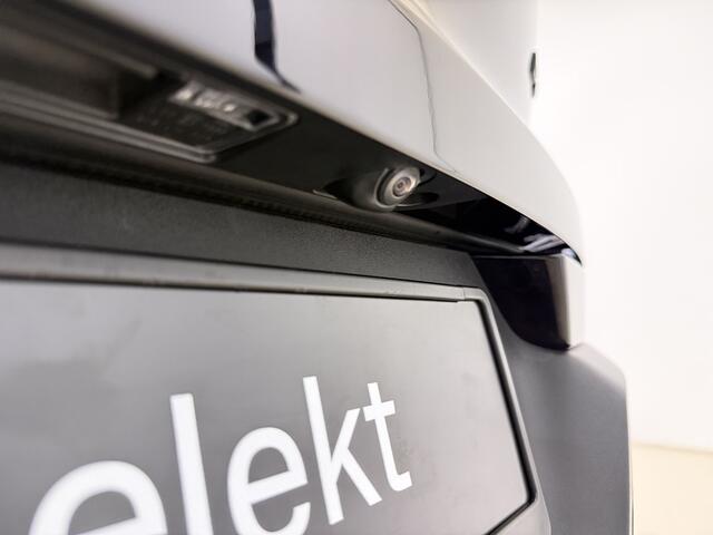Volvo XC40 B3 177pk Plus Black Edition / Harman Kardon audio / Lighting / Elektrische stoelen met geheugen /