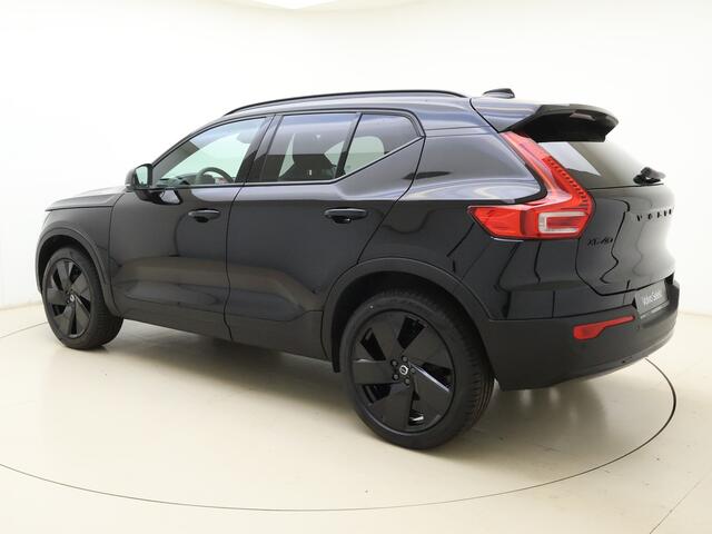 Volvo XC40 B3 177pk Plus Black Edition / Harman Kardon audio / Lighting / Elektrische stoelen met geheugen /