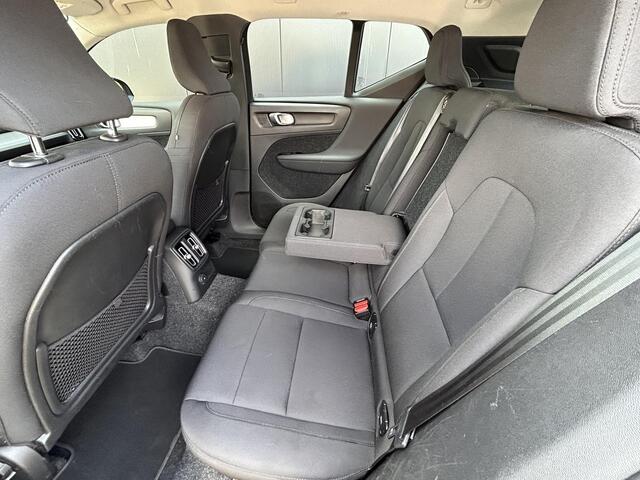 Volvo XC40 1.5 T4 Recharge R-Design Expression Adaptieve cruise control / Stoelverwarming / Pilot assist / Parkeercamera / Bochtverlichting