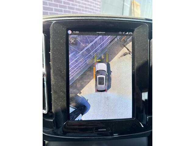 Volvo XC40 2.0 B3 Plus Dark | Trekhaak | 360 Graden Camera | Parkeersensoren | Lederen Bekleding | Stoelverwarming | Verwarmbare voorruit | All-Season banden | Cruise Control Adaptief | BLIS | Keyless Entry | Elektrische Achterklep | Navigatie