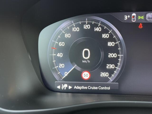 Volvo XC40 1.5 T2 Momentum Business | LED | Keyless Entry/Start | parkeercamera | Parkeersensoren voor+achter | Adaptieve cruise control | Apple CarPlay/Android Auto |