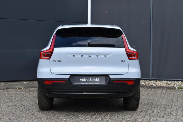 Volvo XC40 B4 Plus Dark | Trekhaak | Verwarmbare voorstoelen en stuurwiel | Keyless | Premium audio by Harman Kardon |