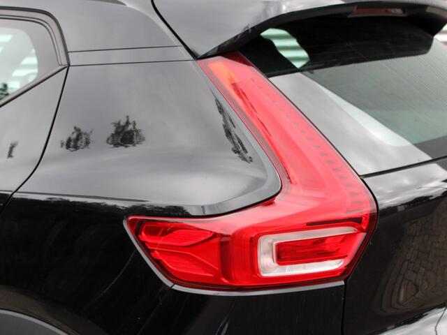 Volvo XC40 1.5 T2 Business Pro Automaat / Panoramadak / 19" velgen / Reservewiel / Mistlampen voor