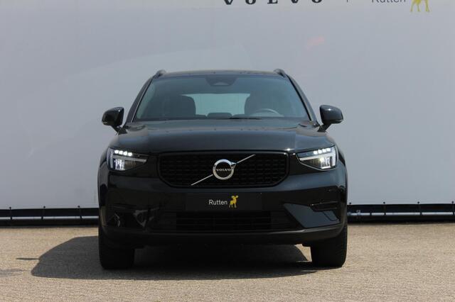 Volvo XC40 B4 211PK Automaat Plus Dark Semi elektrisch wegklapbare trekhaak / Google infotainment / Adaptieve Cruise Control / Verwarmbare voorruit