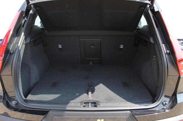 Volvo XC40 B4 211PK Automaat Plus Dark Semi elektrisch wegklapbare trekhaak / Google infotainment / Adaptieve Cruise Control / Verwarmbare voorruit