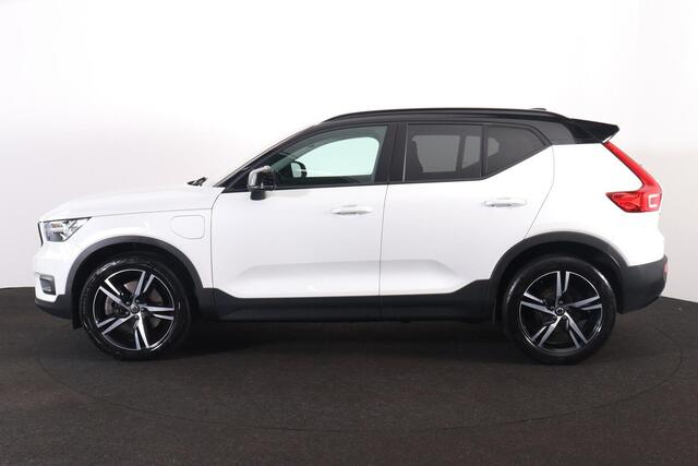 Volvo XC40 T5 Recharge Inscription - IntelliSafe Assist & Surround - Adaptieve LED koplampen - Parkeercamera achter - Verwarmde voorstoelen & stuur - Parkeersensoren voor & achter - Elektr. bedienb. voorstoelen met geheugen links - Draadloze tel. lader - Extra getin
