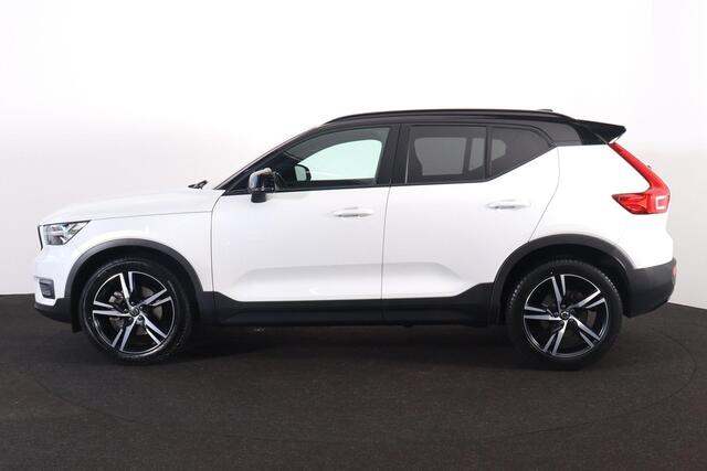 Volvo XC40 B4 (198pk) R-Design - IntelliSafe Assist & Surround - Harman/Kardon audio - Elektr. bedienb. voorstoelen - Extra getint glas - Parkeercamera achter - Verwarmde voorstoelen & stuur - Full LED koplampen met adapti