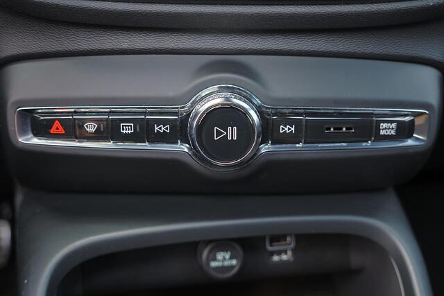 Volvo XC40 T4 Recharge R-Design - IntelliSafe Assist & Surround - 360º Camera - Verwarmde voorstoelen, stuur & achterbank - Parkeersensoren voor & achter - Extra getint glas - Inklapbare trekhaak - 21' LMV