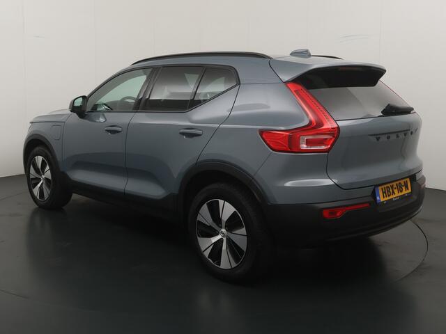 Volvo XC40 1.5 T5 Ultra Dark | Camera | Elektrische Achterklep | Stuurverwarming | Voor en Achter Stoelverwarming | All Season banden | Draadloos oplader | Elektrische Voorstoelen Met Geheugen | Bliss |