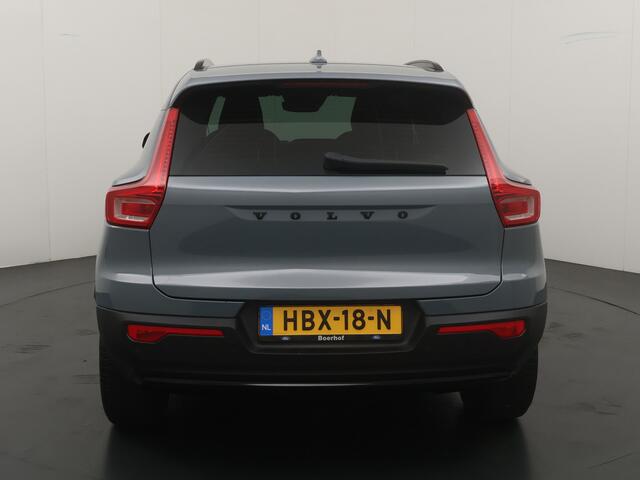 Volvo XC40 1.5 T5 Ultra Dark | Camera | Elektrische Achterklep | Stuurverwarming | Voor en Achter Stoelverwarming | All Season banden | Draadloos oplader | Elektrische Voorstoelen Met Geheugen | Bliss |
