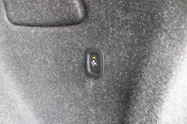 Volvo XC40 232PK Automaat Recharge Pro | 360 Camera | Adapt. Cruise | H&K Audio | 20" LMV | Verw. Voorstoelen & stuurwiel | Elektrisch verstelbare voorstoelen