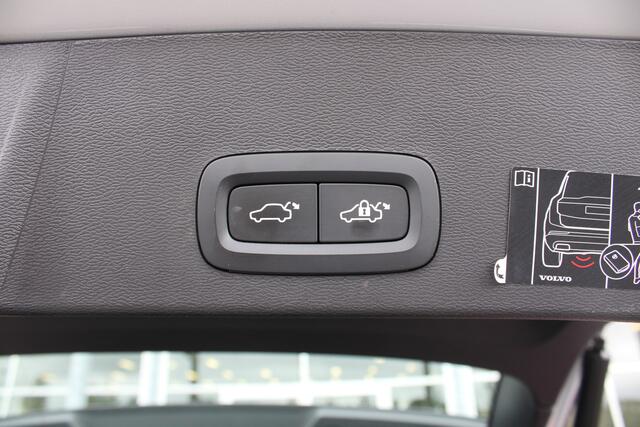 Volvo XC40 232PK Automaat Recharge Pro | 360 Camera | Adapt. Cruise | H&K Audio | 20" LMV | Verw. Voorstoelen & stuurwiel | Elektrisch verstelbare voorstoelen