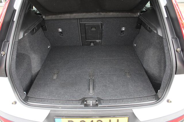 Volvo XC40 232PK Automaat Recharge Pro | 360 Camera | Adapt. Cruise | H&K Audio | 20" LMV | Verw. Voorstoelen & stuurwiel | Elektrisch verstelbare voorstoelen