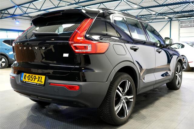 Volvo XC40 1.5 T4 155kW/211pk DCT7 Recharge R-Design PANORAMADAK + PILOT ASSIST + SPORTSTOELEN + 360 CAMERA + HARMAN/KARDON + ADAPT.CRUISE + LANE ASSIST + BLIS + KEYLESS ENTRY&GO + MISTLAMPEN VOOR + PARKSENSOREN + 19" LM-VELGEN!!