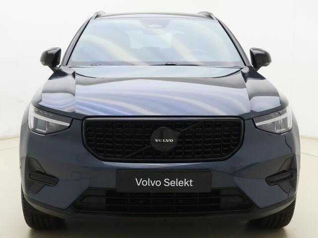 Volvo XC40 B3 177pk Plus Black Edition / Harman en kardon audio / Stoel/- en stuurverwarming / Elektrisch verstelbare stoelen /