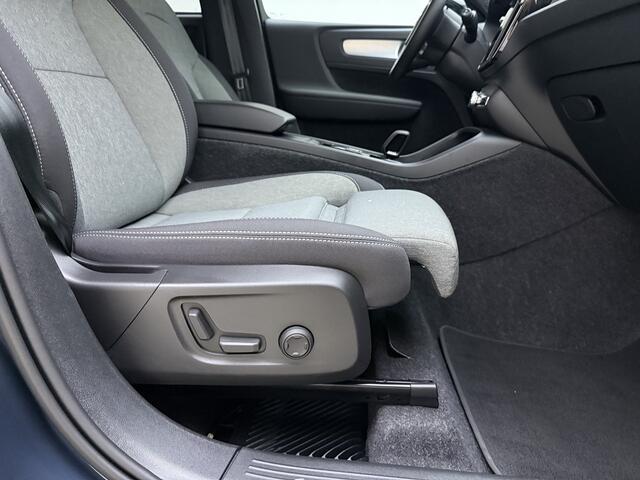 Volvo XC40 B3 177pk Plus Black Edition / Harman en kardon audio / Stoel/- en stuurverwarming / Elektrisch verstelbare stoelen /