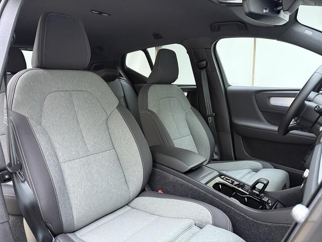 Volvo XC40 B3 177pk Plus Black Edition / Harman en kardon audio / Stoel/- en stuurverwarming / Elektrisch verstelbare stoelen /