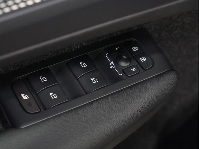 Volvo XC40 1.5 T5 Recharge R-Design Trekhaak wegklapbaar Panoramadak 232