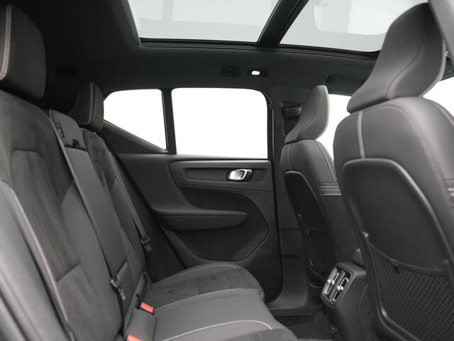 Volvo XC40 Ultimate Recharge Pure 70 kWh 231pk | Panodak | Warmtepomp | Adaptive Cruise | 360 Camera | Harman / Kardon | Alcantara Sportstoelen Memory & Verwarmd | Stuur Verwarmd | Google Assistent | Apple Carplay | Keyless | Blis | DAB |