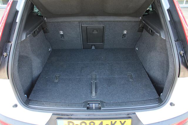 Volvo XC40 232PK Recharge Plus | Adapt. Cruise | BLIS | Warmtepomp | Camera + PDC | 20" LMV | Getint glas |