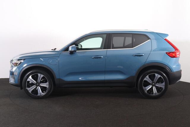 Volvo XC40 T4 Recharge Core Bright - IntelliSafe Assist & Surround - Parkeercamera achter - Verwarmde voorstoelen & stuur - Parkeersensoren voor & achter - Draadloze tel. lader - Extra getint glas - Inklapbare trekhaak - 19' LMV
