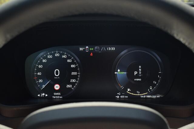 Volvo XC40 1.5 T5 PHEV R-Design met PANORAMA|TREKHAAK|LEDER|