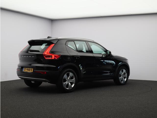 Volvo XC40 2.0 T4 Momentum / Adaptive Cruise / BLIS / Parkeercamera / Parkeersensoren V+A / All-Seasonbanden /