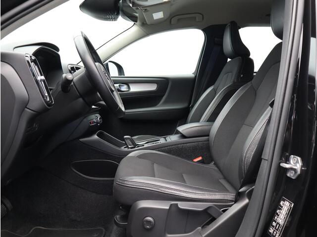 Volvo XC40 2.0 T4 Momentum / Adaptive Cruise / BLIS / Parkeercamera / Parkeersensoren V+A / All-Seasonbanden /