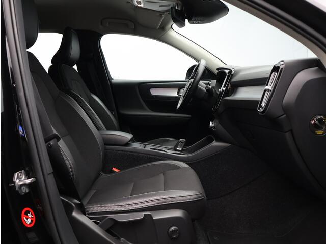 Volvo XC40 2.0 T4 Momentum / Adaptive Cruise / BLIS / Parkeercamera / Parkeersensoren V+A / All-Seasonbanden /