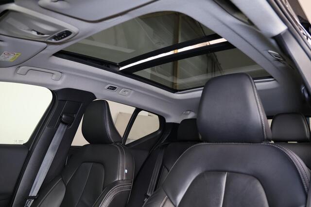 Volvo XC40 T5 Recharge Inscription - Panorama/schuifdak - IntelliSafe Assist - Adaptieve LED koplampen - Parkeercamera achter - Parkeersensoren voor & achter - Extra getint glas - 19' LMV
