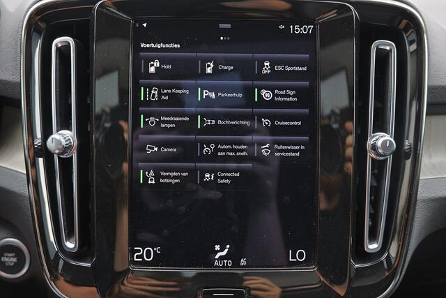 Volvo XC40 T5 Recharge Inscription - Panorama/schuifdak - IntelliSafe Assist - Adaptieve LED koplampen - Parkeercamera achter - Parkeersensoren voor & achter - Extra getint glas - 19' LMV