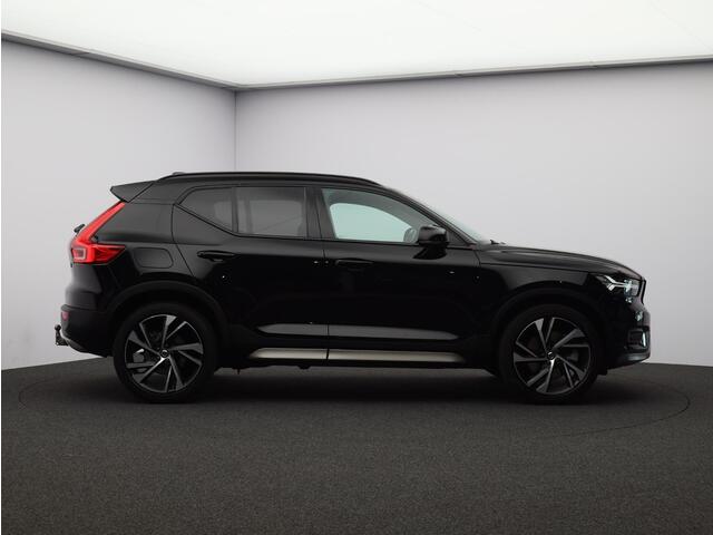 Volvo XC40 T4 211PK Plug in Hybrid R-Design / Trekhaak / Leder / 20" / Full Led / Elektr. Verstelbare Stoelen / Harman Kardon / Exterior Stylingkit / BLIS / Adaptive Cruise / Extra Getint Glas /