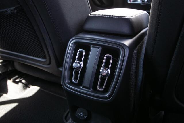Volvo XC40 Recharge P8 AWD R-Design | 360 cam | two-tone | Apple / Android | Ad. Cruise