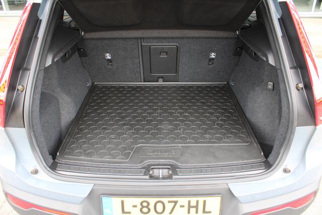 Volvo XC40 T4 211PK Automaat Recharge R-Design Expression | Schuif/kanteldak | Trekhaak | Adapt. Cruise | Camera + PDC | DAB | Verw. Voorruit |