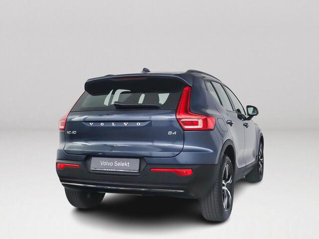 Volvo XC40 B4 Plus Dark | Parkeercamera | Harman Kardon | Stoel- en stuurverwarming | Trekhaak