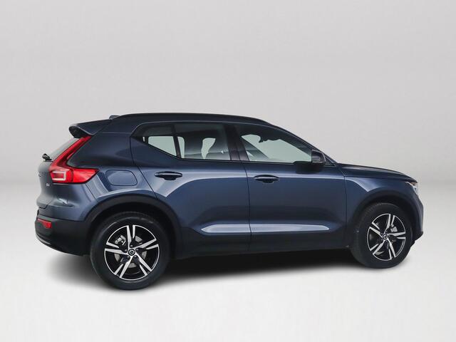 Volvo XC40 B4 Plus Dark | Parkeercamera | Harman Kardon | Stoel- en stuurverwarming | Trekhaak