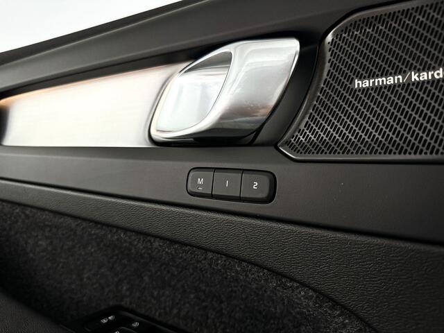 Volvo XC40 B4 Plus Dark | Parkeercamera | Harman Kardon | Stoel- en stuurverwarming | Trekhaak