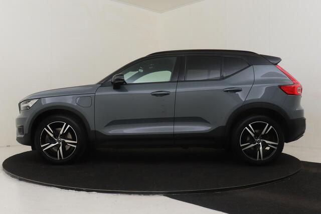Volvo XC40 T4 RECHARGE R-DESIGN *VOL!* -PANO.DAK|HARMAN/KARDON|360°CAM|POWER-SEATS|STANDKACHEL|BLIS|PRIVACY.GLAS|VERW.VOORRUIT|INDUC.LADEN|19"|SoH:90%