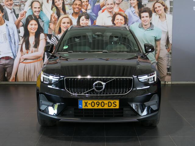 Volvo XC40 2.0 B3 Core - Elektr. Wegklapbare trekhaak - Dodehoek - 18"LMV - Stoel en Stuurverw