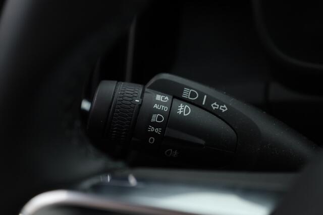 Volvo XC40 Single Motor Core 69 kWh | Camera | Cruise Ctrl. | Stoel- Stuurverw. | NAV+ CarPlay | All Seasons |